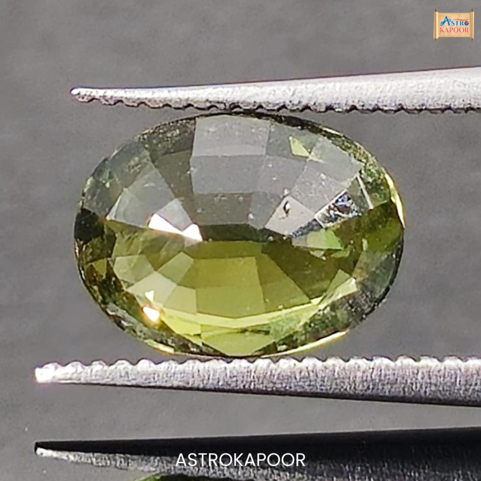 2.18 Carats Natural Yellowish Green Sapphire 8.92mm x 6.66mm x 4.04mm