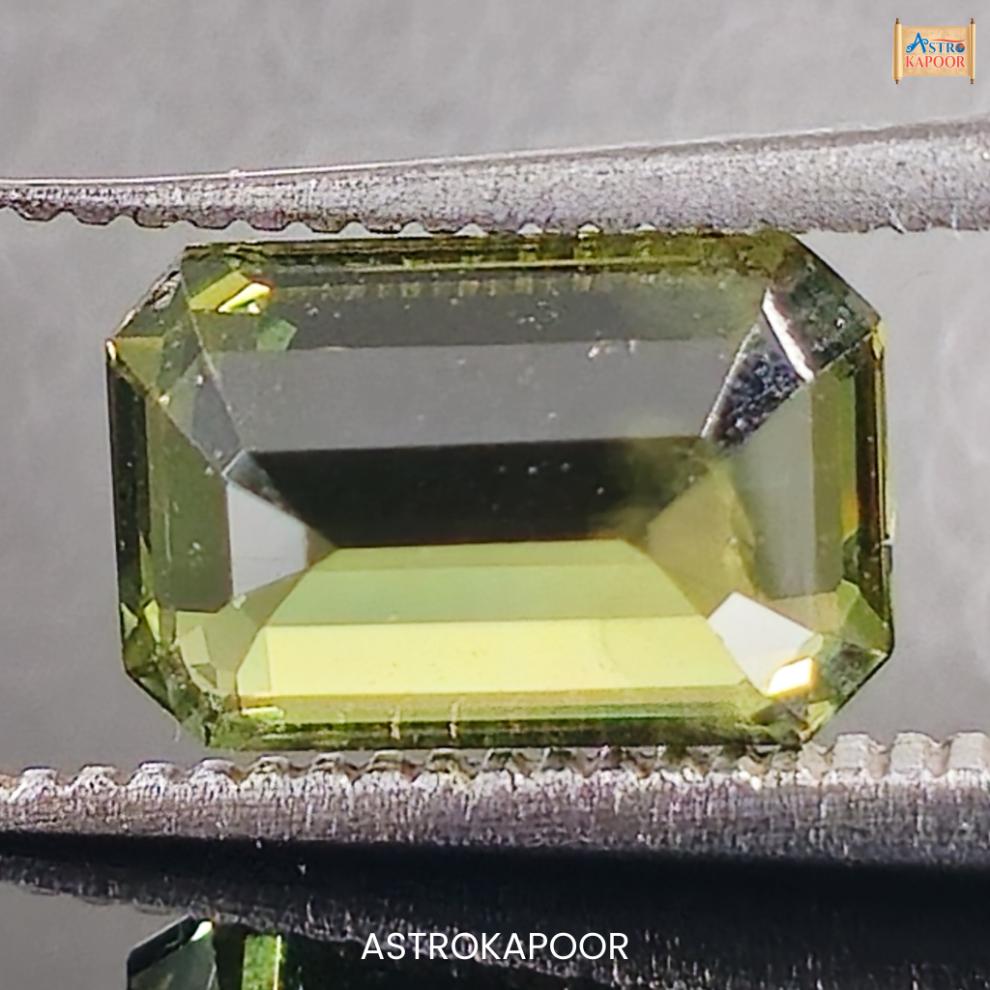 2.01 Carats Natural Green Sapphire 8.47mm x 5.71mm x 3.89mm