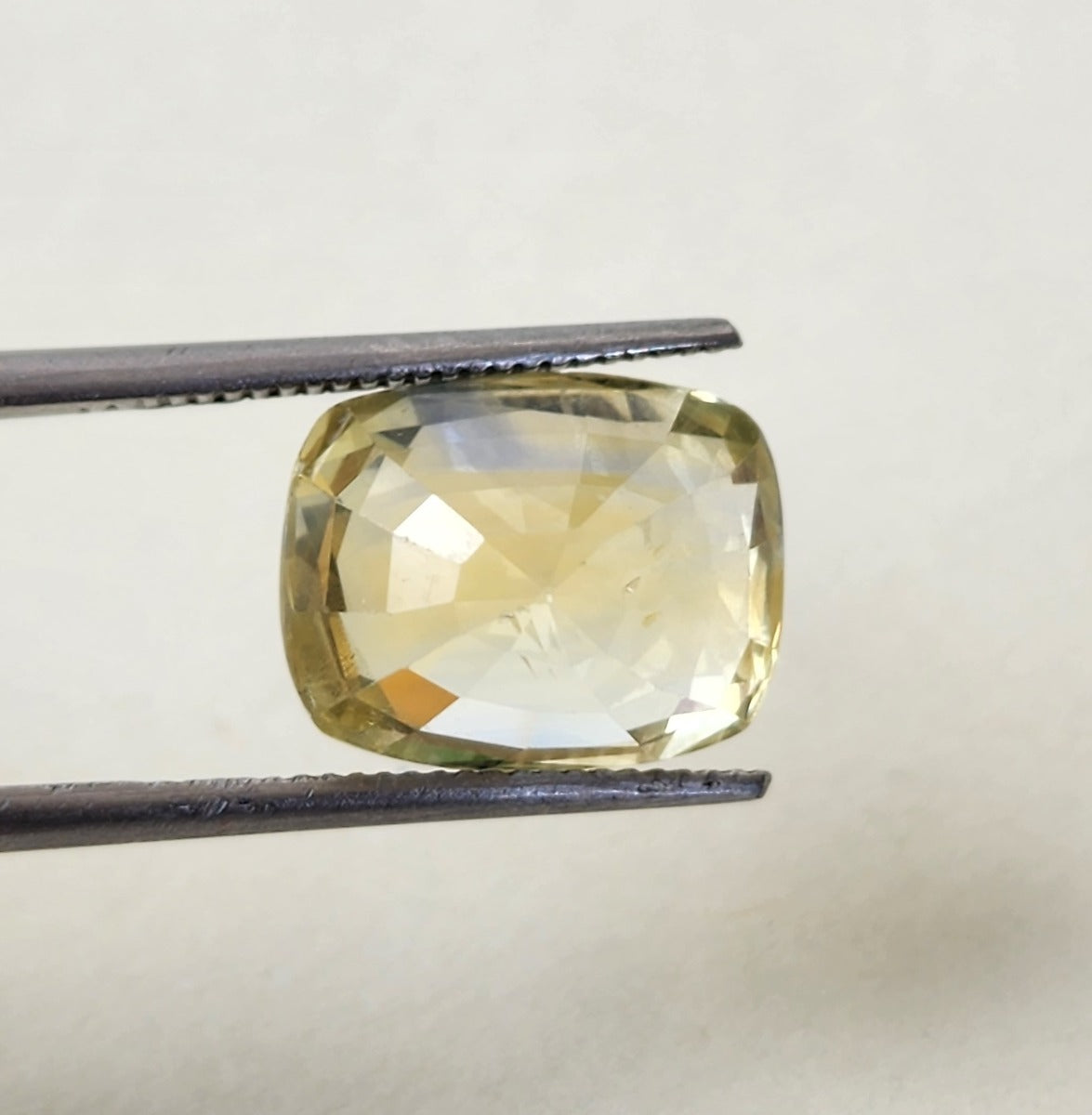 7.73 Carats Natural Yellowish Blue Sapphire 11.95x9.36x7.00mm