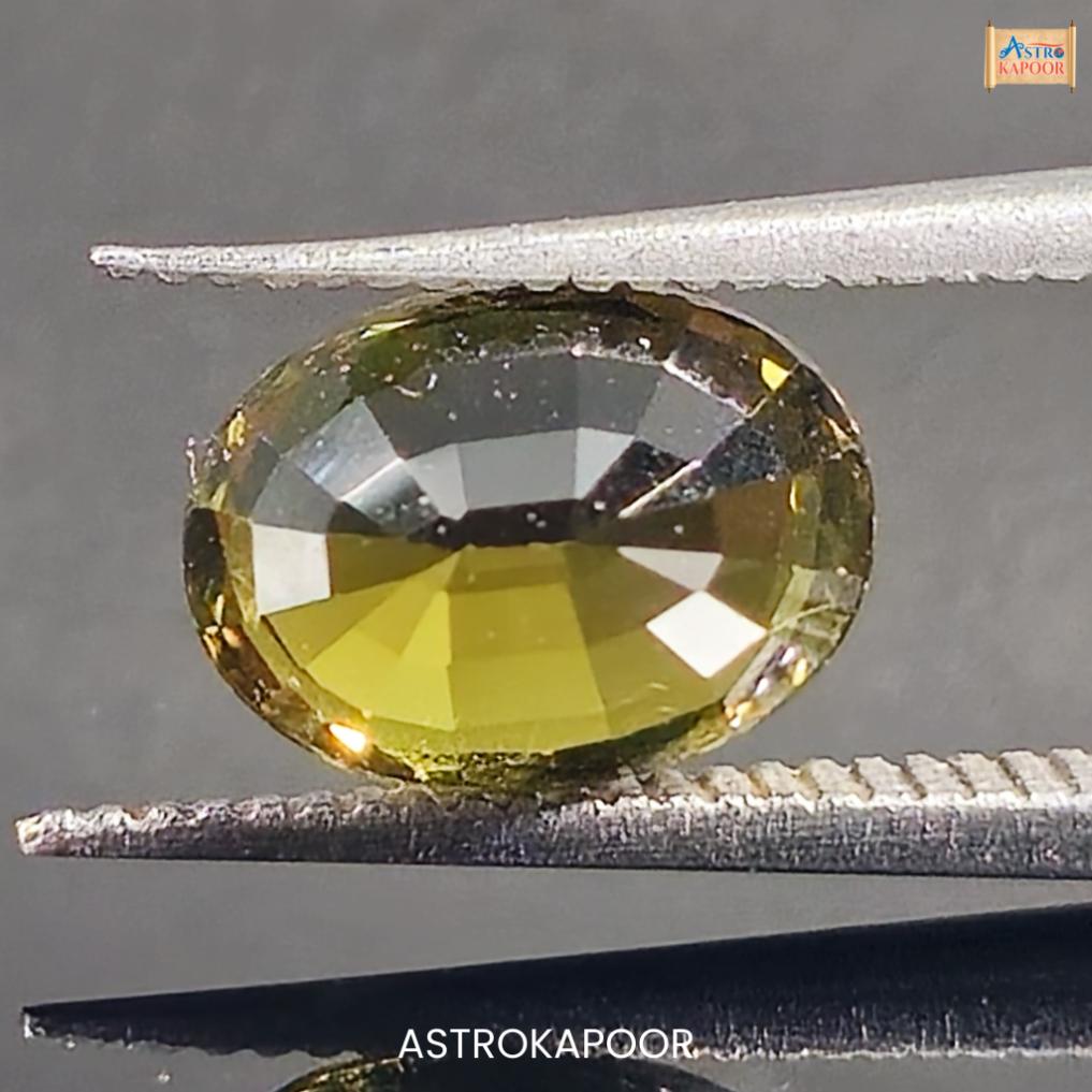 2.39 Carats Natural Yellowish Green Sapphire 8.52mm x 6.32mm x 4.79mm