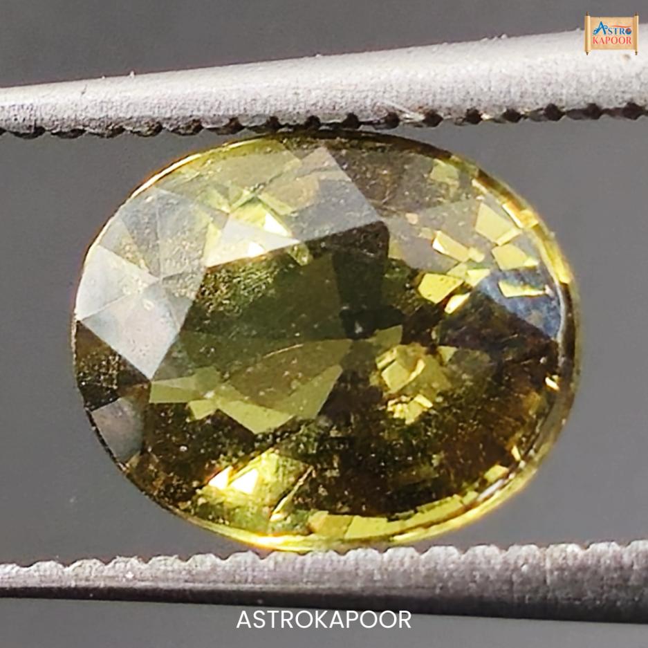 2.05 Carats Natural Yellowish Green Sapphire 8.28mm x 6.67mm x 4.17mm