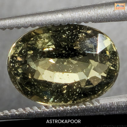 3.02 Carats Natural Greenish Yellow Sapphire 9.55mm x 6.98mm x 4.64mm