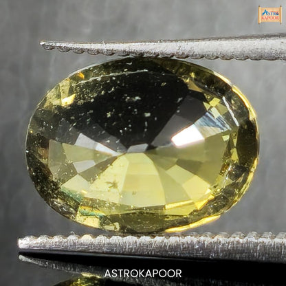 2.98 Carats Natural Yellowish Green Sapphire 10.11mm x 7.52mm x 4.72mm