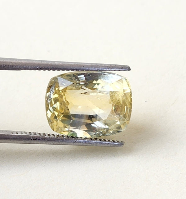 7.73 Carats Natural Yellowish Blue Sapphire 11.95x9.36x7.00mm