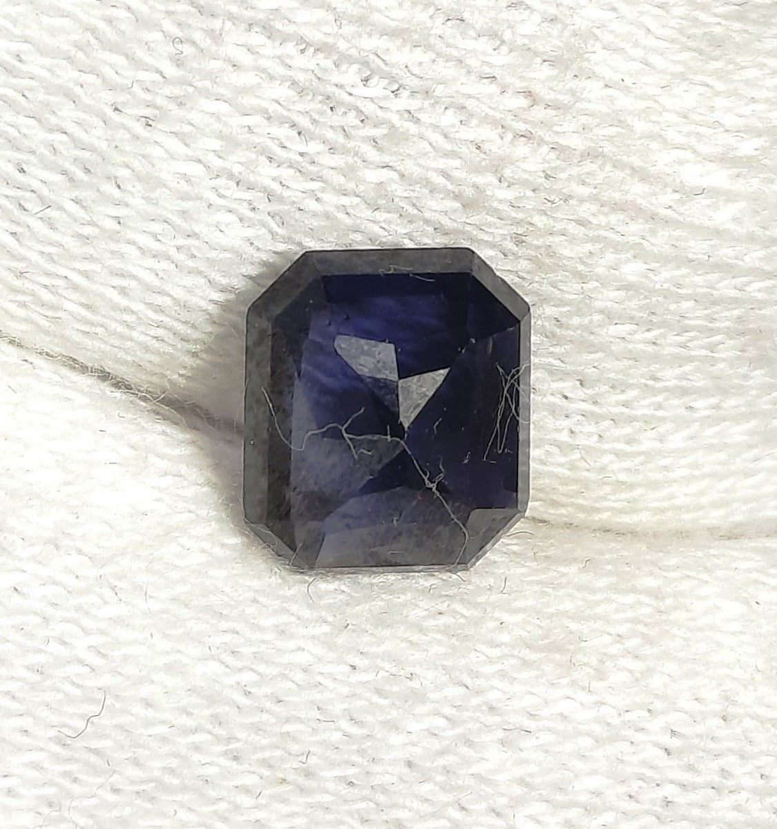 3.31 Carats Natural Royal Blue Sapphire 9.01X8.04X4.79mm