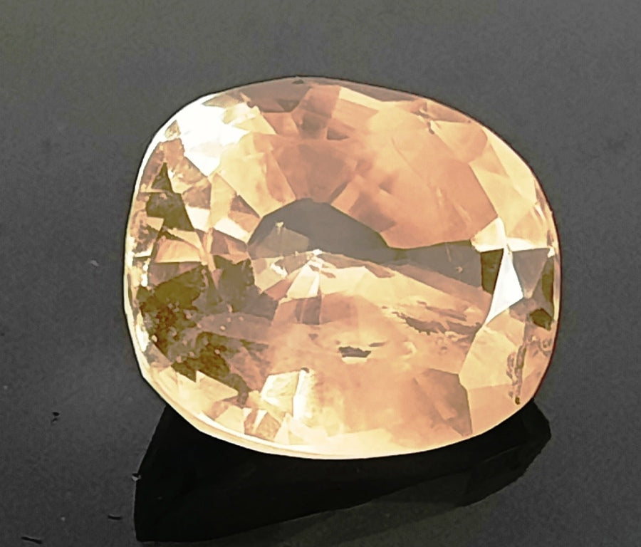 4.88 Carats Natural Yellow Sapphire 10.36x9.15x5.49mm