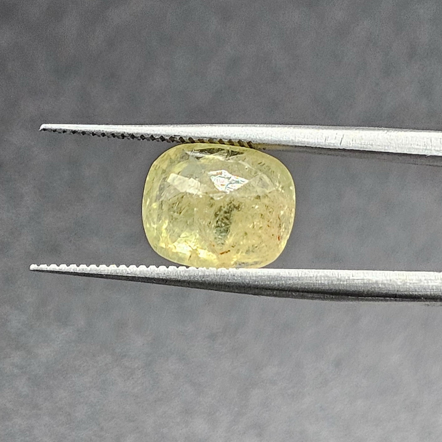 4.55 Carats Natural Olive Sapphire 9.67 x 7.25 x 5.75 mm