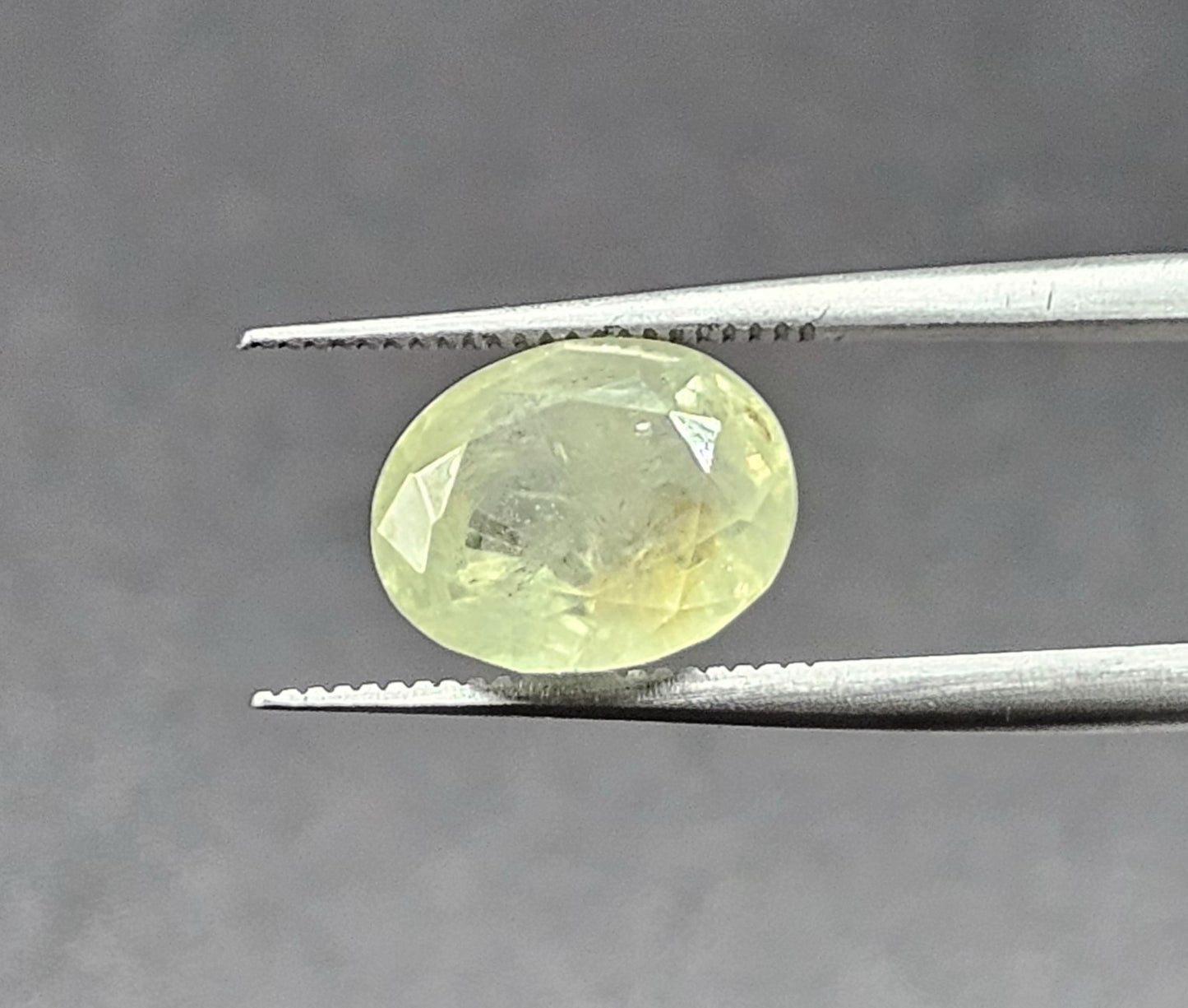 4.55 Carats Natural Olive Green Sapphire 10.30 x 8.36 x 4.65 mm