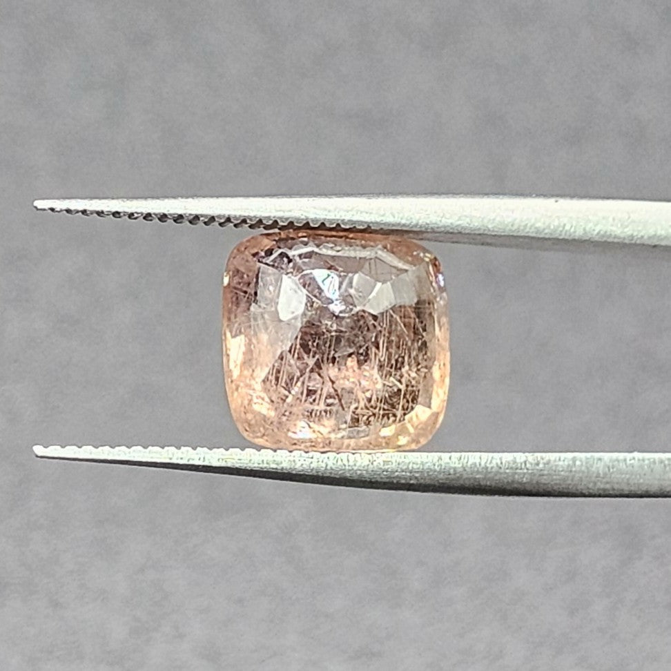 4.69 Carats Natural Olive Sapphire 8.14 x 5.38 x 8.97 mm