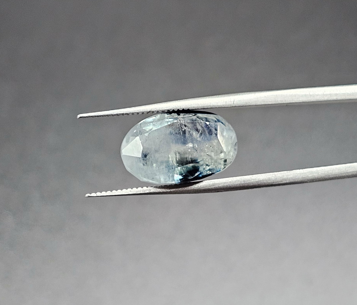 8.92 Carats Natural Sea Blue Sapphire 14.77 x 6.22 x 9.16 mm