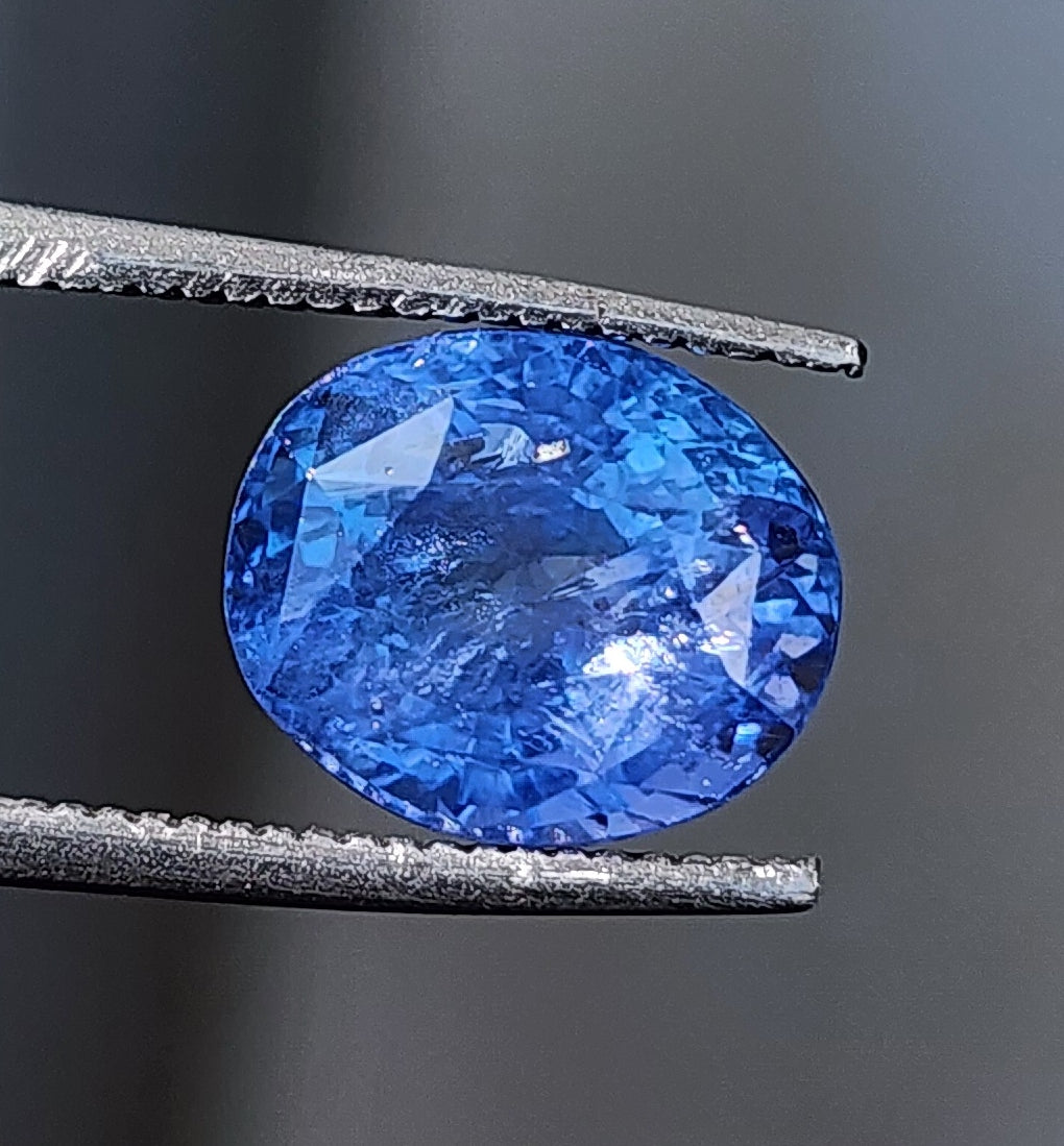 4.58 Carats Natural Blue Sapphire 9.34 x 7.87 x 7.11 mm