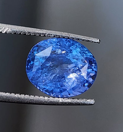 4.58 Carats Natural Blue Sapphire 9.34 x 7.87 x 7.11 mm